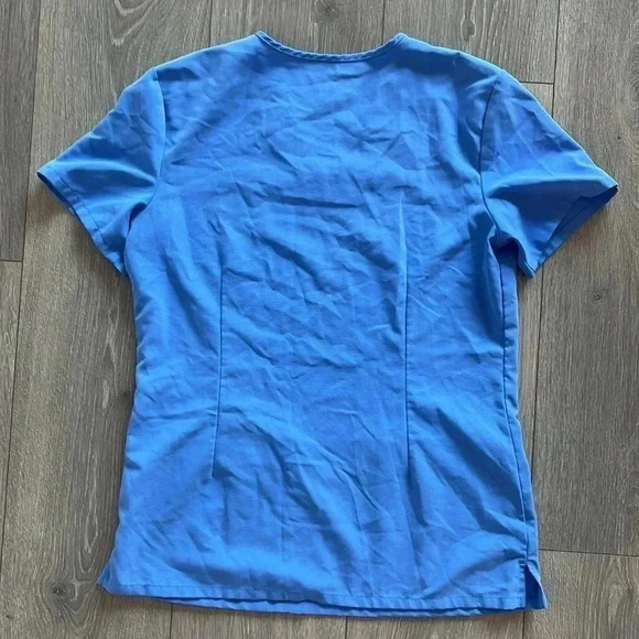 FIGS Scrub Top Two Pocket Light Blueish/Purple Size XS - Picture 7 of 8